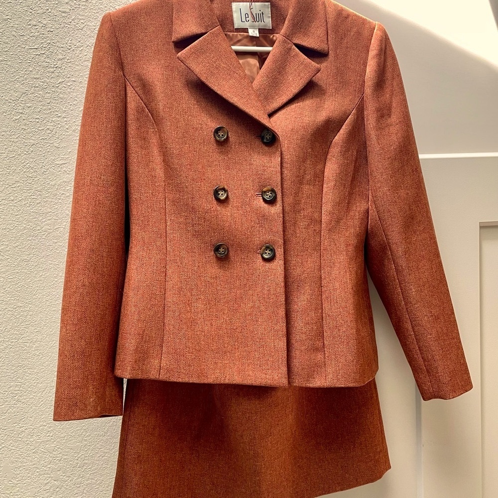 Le Suit Rust TUSCANY Herringbone Skirted Suit